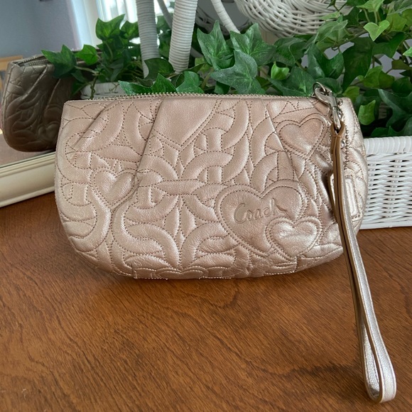 Coach Handbags - EUC Coach Wristlet - Rose Gold